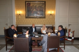 Stefania Bianchi e lo staff con il Sindaco Bianco